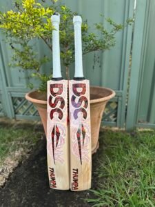 DSC Thumpa Huge 44mm Edges SH English Willow Cricket bat 2.11 - Actual in Stock Photos - Image 6