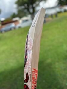 DSC Thumpa Huge 44mm Edges SH English Willow Cricket bat 2.11 - Actual in Stock Photos - Image 4